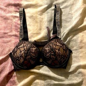 32B Victoria secret sexy bra